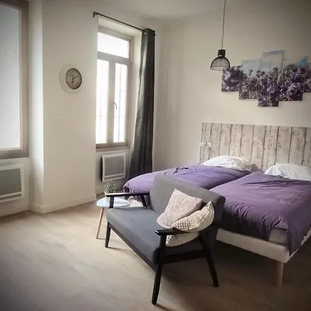 Lumineux I Calme I Centre I Metro Joliette I Internet Fibre Apartment *