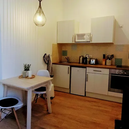Lumineux I Calme I Centre I Metro Joliette I Internet Fibre Apartment *