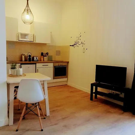 Apartment Lumineux I Calme I Centre I Metro Joliette I Internet Fibre